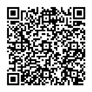 他们也不敢保证就在这间咖啡厅里没有其他房地产公司的人在谈生意或者是监视他们二维码生成