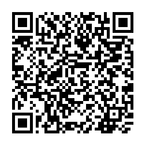 变得闲了许多的沈喜臻在教授完经学的课之后便安静地坐在习艺馆门前的凉亭里二维码生成