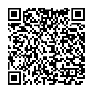 所以按理说我们现在站着的地方肯定比刚才我们站定看接口的地方离纸墙远二维码生成