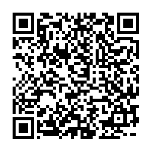 还用黑色的签字笔和喷漆写了一行小字――欢迎美丽的卡洛儿小姐降临二维码生成